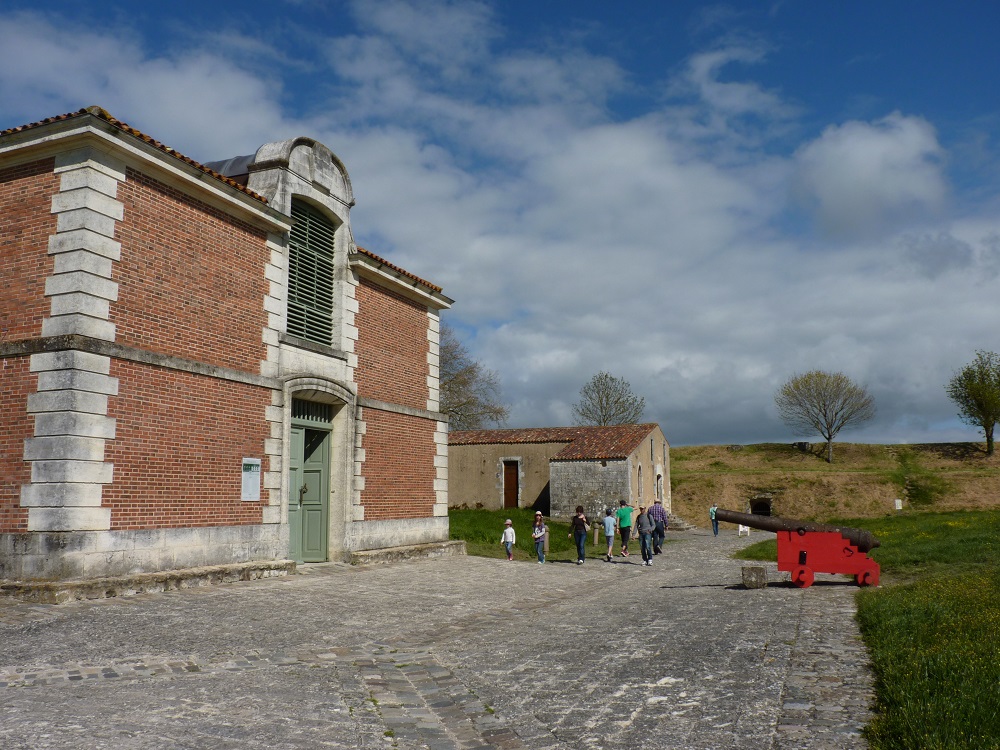 Halle aux vivres et canon, Brouage